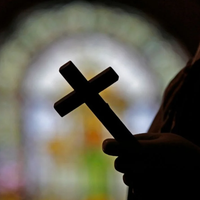 España aprueba extraditar a México a sacerdote acusado de abuso sexual en casa hogar de Jalisco