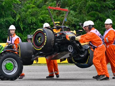 “No puedo creer esto”: Checo Pérez tras chocar en la primera práctica del GP de Hungría (Video)