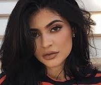 Kylie Jenner se anima a un outfit que revela demasiado y se las toca ¡Infartante!