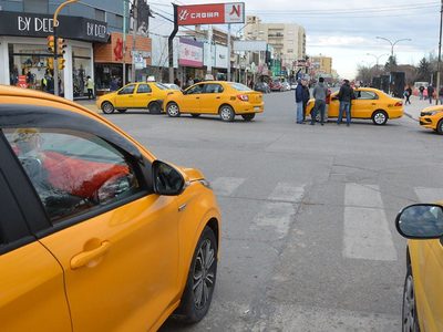 Los taxistas amenazan con aislar Neuquén Capital
