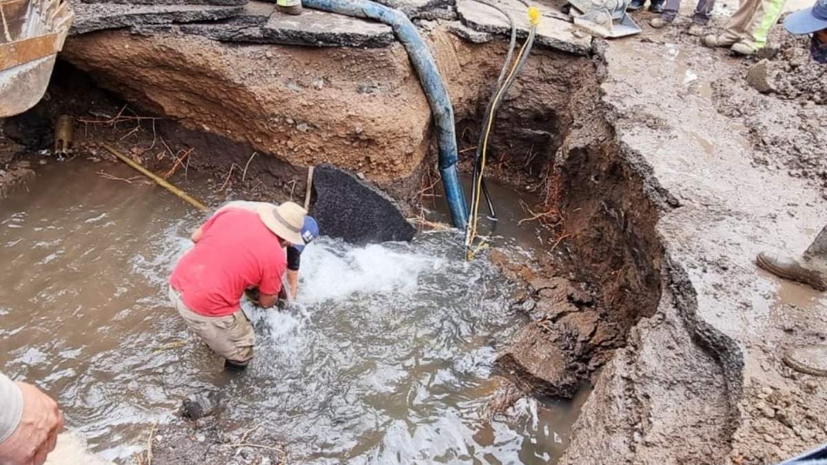 Obras para arreglar la fuga de agua, en Coyoacán