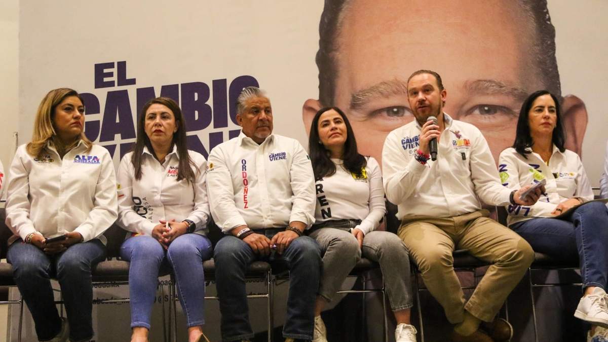 Santiago Taboada y los aspirantes a las alcaldías, en la conferencia de prensa