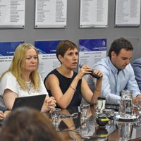 Latorre asistió a la Legislatura y fue abucheada por ambientalistas