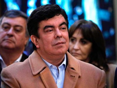 Denunciaron nuevamente a Fernando Espinoza el mismo día en que la Justicia habilitó su viaje a España
