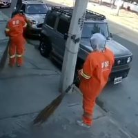 Detienen a cinco personas que robaron una casa disfrazados de trabajadores de limpia (Video)