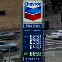 El petróleo de EU supera los 110 dólares por barril; Wall Street teme impacto en la inflación