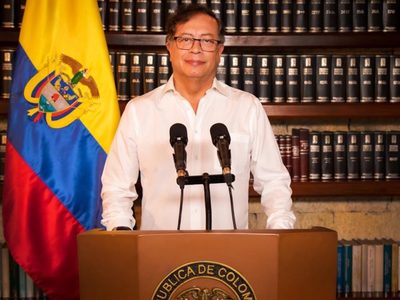 Petro insiste en que opositores buscan "derrocar" su gobierno