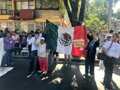 Damnificados del 19-S bloquean Tlalpan tras plantón de Amieva y secretarios (Video)