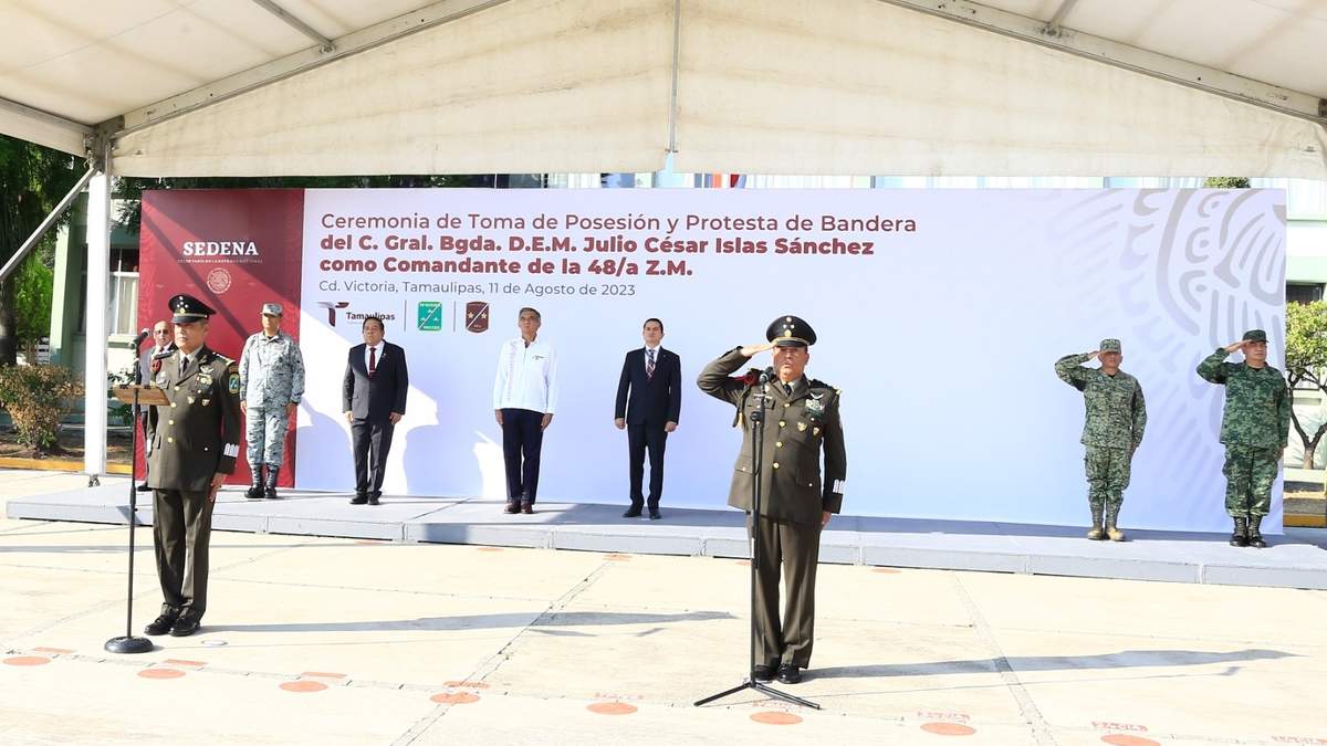 Asiste gobernador Américo Villarreal a la toma de posesión del comandante de la 48/a Zona Militar
