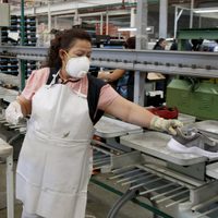 La producción industrial se desplomó 29.63% en mayo