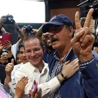 Fox se exhibe entre abrazos y sonrisas con Anaya, en aeropuerto capitalino (Video)