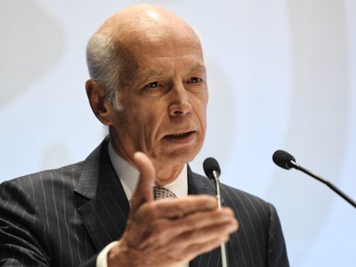 Los banqueros toman distancia de Luis Niño de Rivera