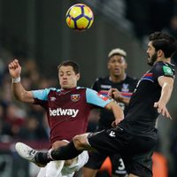 'Chicharito” provoca penal y ayuda al West Ham al empate contra el Crystal Palace