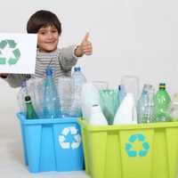 Si tenés botellas de plástico vacías, guardalas y creá esto tan útil para decorar tu jardín con estilo