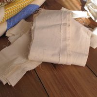 Si tenés retazos de lienzo, no los tires: transformalos en estas bolsitas aromatizantes para tus cajones