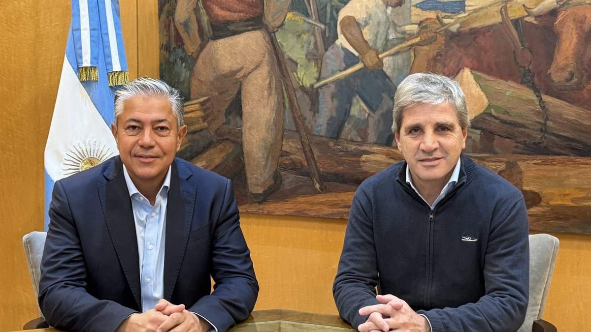 Rolando Figueroa y Luís Caputo. Fuente: (X)