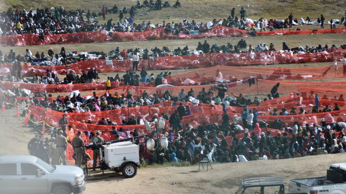 Migrantes en Eagle Pass, procesados por la patrulla fronteriza