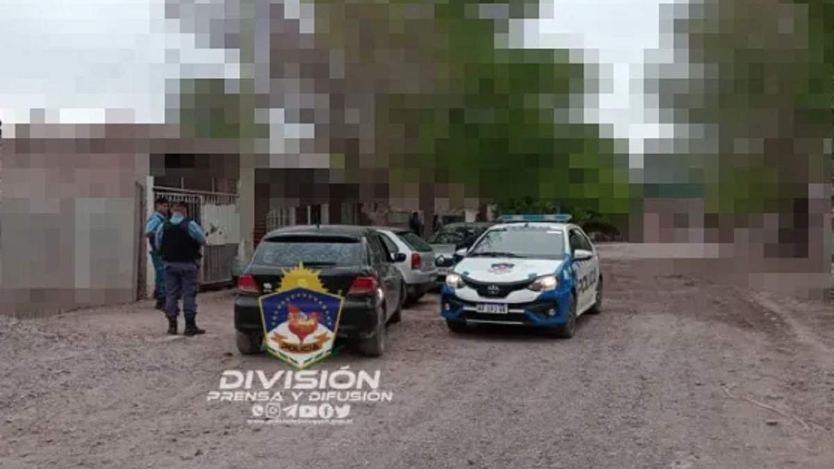 Un auto fue robado por dos ladrones. Fuente: (Policía Neuquén).