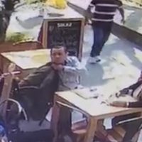 Captan a carteristas durante robo en restaurante de la Roma (Video)