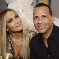 ¡Ouch! Muestran a Jennifer López las pruebas de infidelidad de Alex Rodríguez. ¡Mirá su reacción!