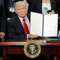 Trump firma orden para construcción de muro fronterizo con México