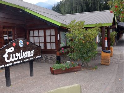 Empleados de turismo de Villa la Angostura intentan despegarse de la denuncia por venta de dólares