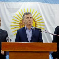 En un programa de tv, ministro de Defensa argentino da por muertos a tripulantes de submarino