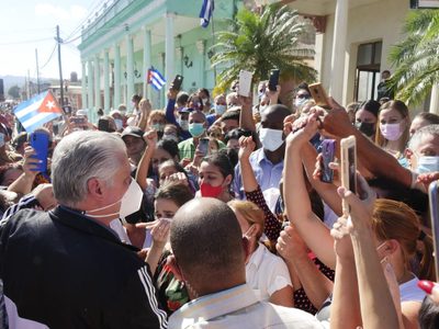 Meryl Streep, Elena Poniatowska, Isabel Allende y otros artistas piden cese de represión en Cuba