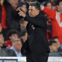 “Sos un payaso”: el padre de una figura de River destrozó a Marcelo Gallardo