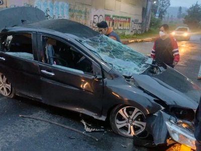 Anestesióloga muere al caer su vehículo de un puente en la México-Cuautla; se quedó dormida