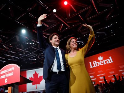 Tras una campaña complicada, Trudeau se reelige