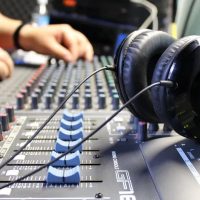 Parte vital de la comunicación: este 24 de mayo se celebra el Día del Operador de Radio