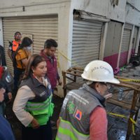Brugada se compromete a apoyar a afectados por incendio en la Central de Abasto