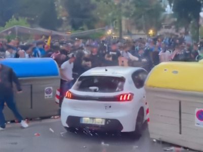 Le opacan el título al Barca; atropellamiento masivo deja 13 heridos (Video)