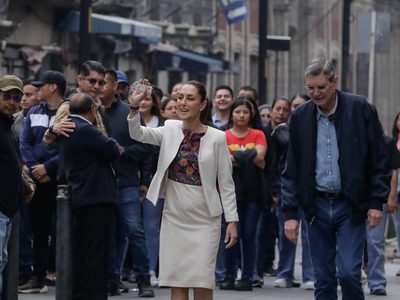 Sheinbaum vota en elección judicial; tardó 12 minutos