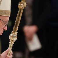 Tormenta en la comunicación del Vaticano: dimiten los dos voceros