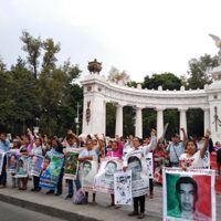 Todo el aparato estatal debe volcarse a la investigación y búsqueda de los 43, dicen sus padres