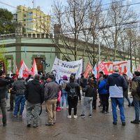 Trabajadores de Cerámica Neuquén piden "los mismos beneficios que les daban a los empresarios"