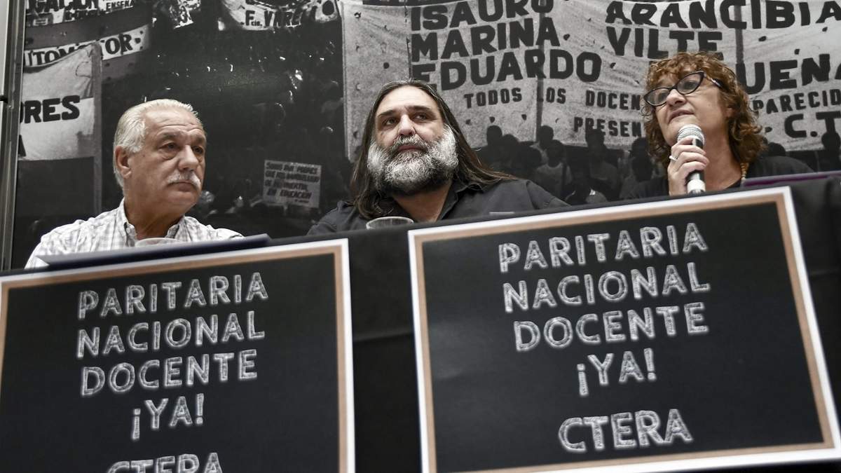 Los docentes están a la espera de la recomposición salarial. Fuente: (Twitter)