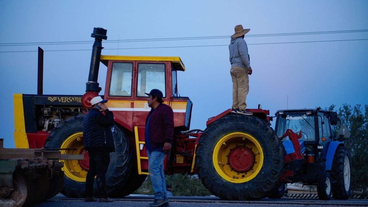 Bloqueo de productores agrícolas en la carretera Mexicali-San Felipe