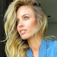 Los tops y calzas que usa Rocío Guirao Díaz para sus clases de yoga