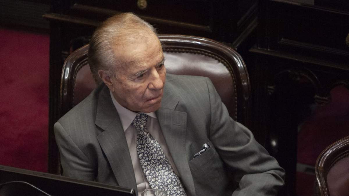 Carlos Menem se encontraba en su tercer mandato como senador. Fuente: (Twitter)