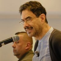 El izquierdista Cepeda lidera todos los sondeos de la primera vuelta presidencial en Colombia