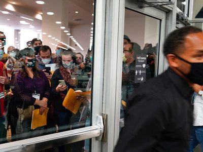 Trump presenta una demanda para detener el recuento en Michigan