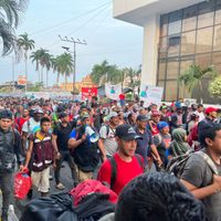 Viacrucis migrante llega a Villa Comaltitlán; han recorrido 58 kilómetros