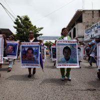 Padres de los 43 reinician búsqueda en Iguala; en brigadas recorren las calles