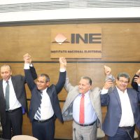 Sin la presidenta del PRI, Jiménez Merino se registra como candidato a la gubernatura de Puebla