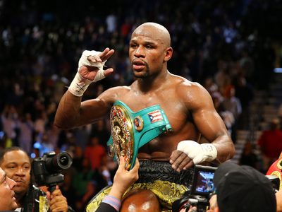 "En una noche": Floyd Mayweather le apuntó a Julio César Chávez, padre e hijo, con un polémico comentario