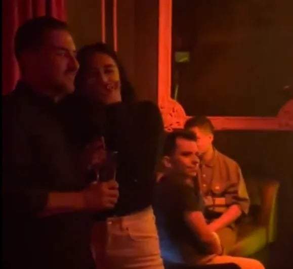 Captan a Miguel Ángel Yunes Márquez en un cabaret