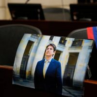 Colombia emite órdenes de arresto contra miembros de un grupo rebelde por asesinato de Miguel Uribe